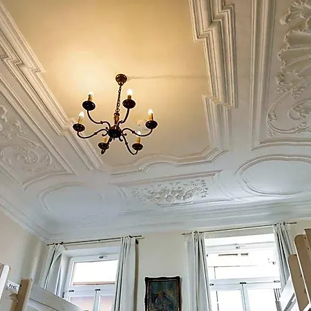 Hotel Lotte - The Backpackers